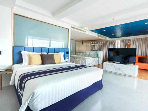 A-One The Royal Cruise Hotel Pattaya - SHA Extra Plus : photo 1 de la chambre suite côté océan