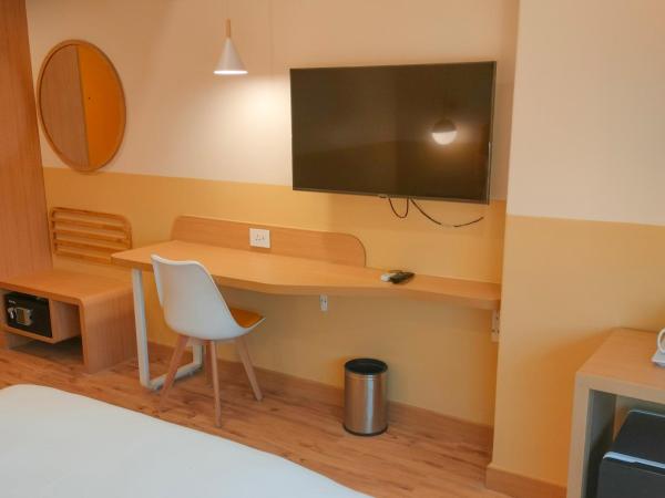 Bloom Hotel - HITEC City : photo 6 de la chambre chambre supérieure lit queen-size