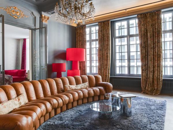 Small Luxury Hotel De Witte Lelie : photo 2 de la chambre suite lit king-size