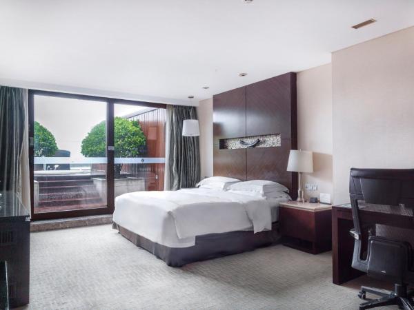 InterContinental Qingdao, an IHG Hotel - Inside the Olympic Sailing Center : photo 2 de la chambre premium king room with ocean view and balcony