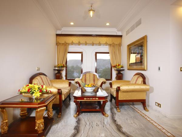 The Raj Palace (Small Luxury Hotels of the World) : photo 5 de la chambre suite - vue sur jardin