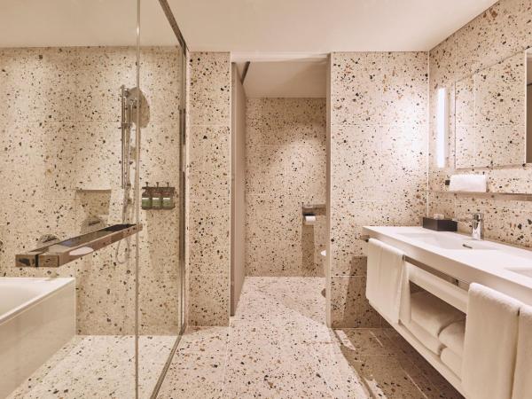 voco Osaka Central, an IHG Hotel : photo 5 de la chambre grande chambre lit king-size