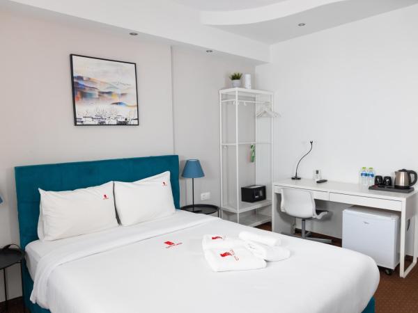 City Plaza Apartments & Rooms : photo 3 de la chambre chambre supérieure avec balcon