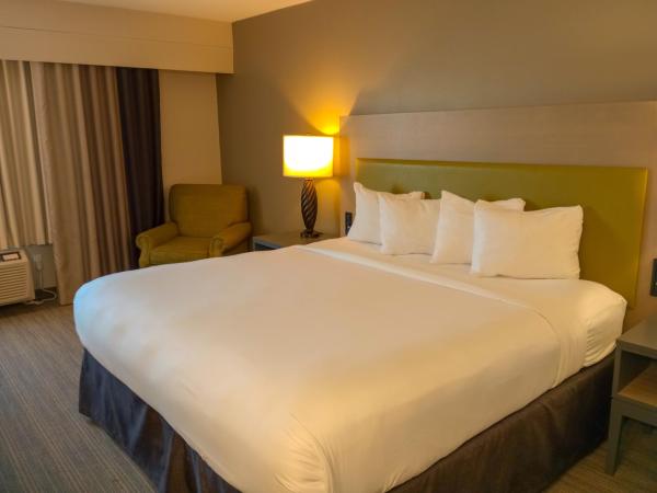Country Inn & Suites by Radisson, Portland International Airport, OR : photo 3 de la chambre chambre lit king-size