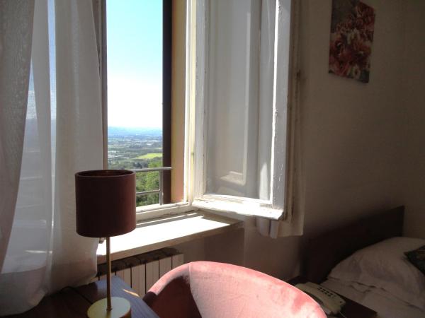 Hotel Sacro Cuore : photo 5 de la chambre chambre simple - vue sur jardin