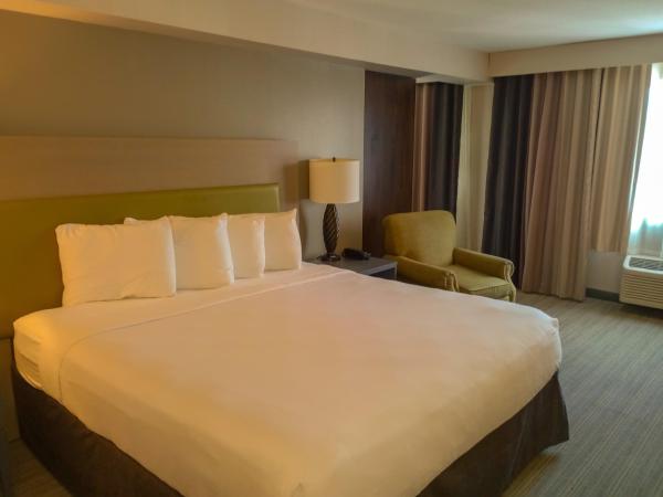 Country Inn & Suites by Radisson, Portland International Airport, OR : photo 3 de la chambre kitchenette king room (non-smoking)