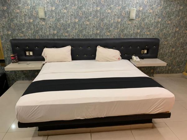 DLUXE Auto Hotel ADULTS ONLY : photo 3 de la chambre studio lit king-size