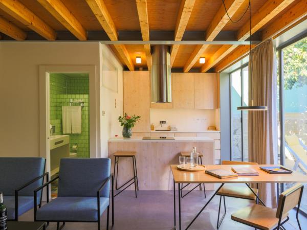 Menina Colina Guesthouse : photo 4 de la chambre maison jardin