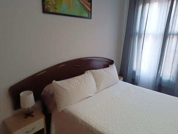 Apartamento El Duque - Plaza de las Tendillas : photo 4 de la chambre chambre double avec balcon et salle de bains commune