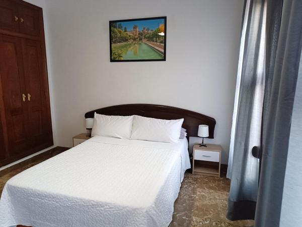 Apartamento El Duque - Plaza de las Tendillas : photo 5 de la chambre chambre double avec balcon et salle de bains commune