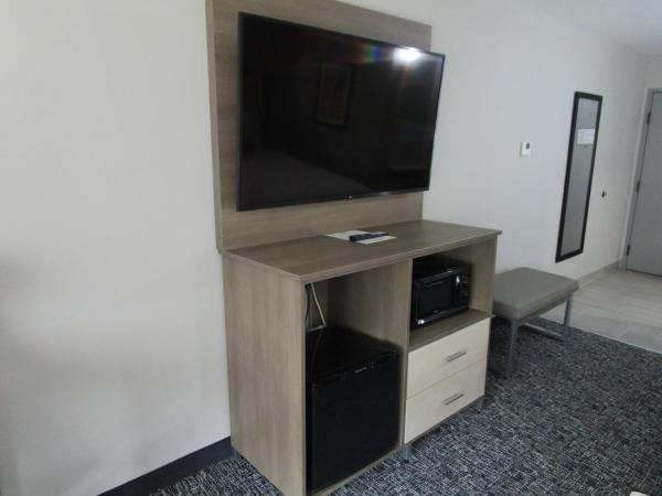 Best Western Plus Oklahoma City Northwest Inn & Suites : photo 3 de la chambre chambre avec 2 lits queen-size et canapé-lit - non-fumeurs