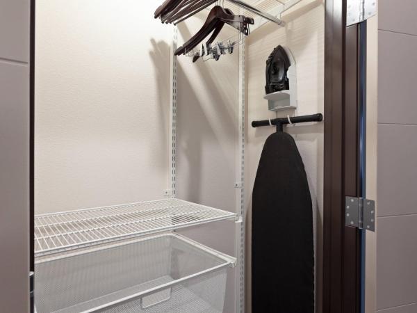 TownePlace Suites by Marriott San Diego Central : photo 4 de la chambre studio lit king-size avec canapé-lit