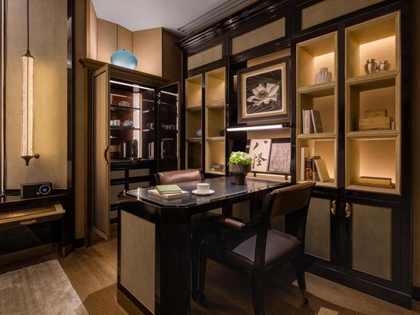 The Ritz-Carlton, Nanjing : photo 5 de la chambre hébergement lit king-size club deluxe - petit-déjeuner uniquement servi au salon club