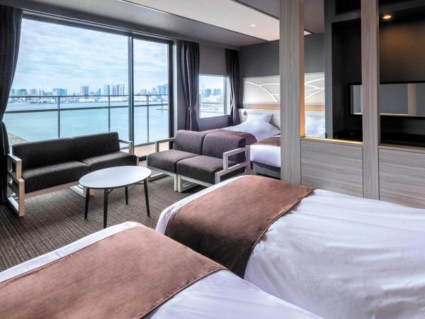 La Vista Tokyo Bay : photo 2 de la chambre premium quadruple room with balcony - high floor - non-smoking