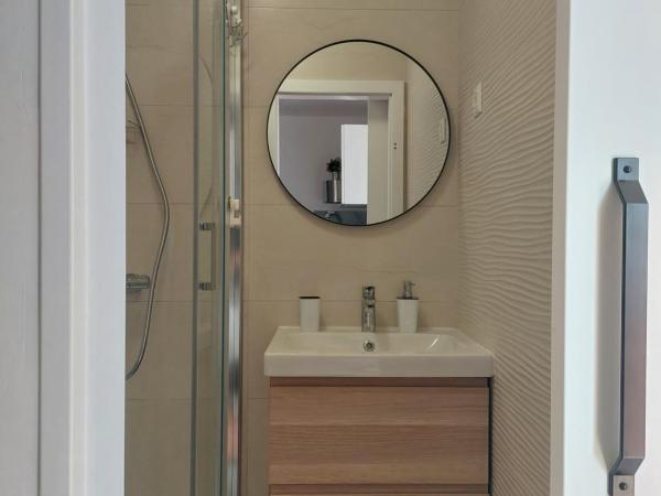 Apartments Nino 1 : photo 3 de la chambre studio avec balcon