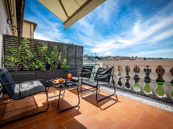 Palazzo Alfieri Residenza D'Epoca - Alfieri Collezione : photo 9 de la chambre suite junior de luxe avec terrasse