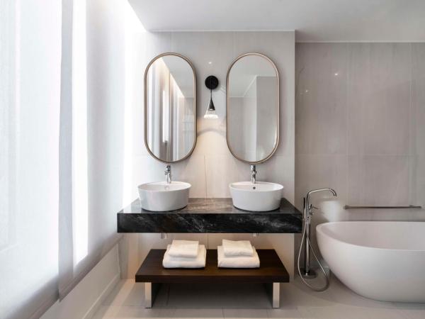 Radisson Collection Hotel, Santa Sofia Milan : photo 4 de la chambre suite junior avec baignoire