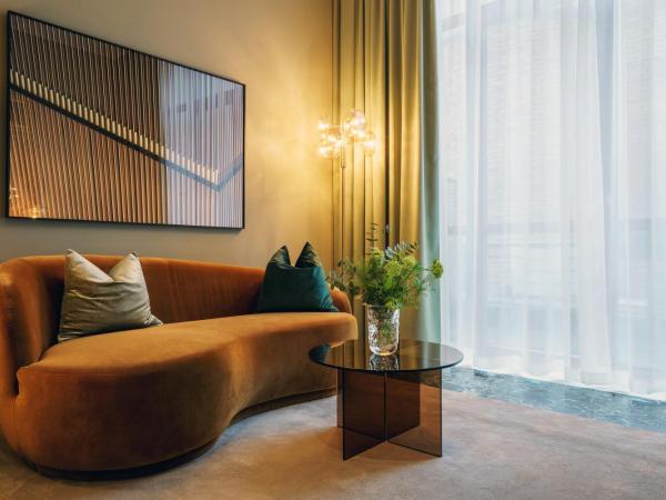 Berns, Historical Boutique Hotel & House of Entertainment since 1863 : photo 2 de la chambre hébergement supérieur spacieux