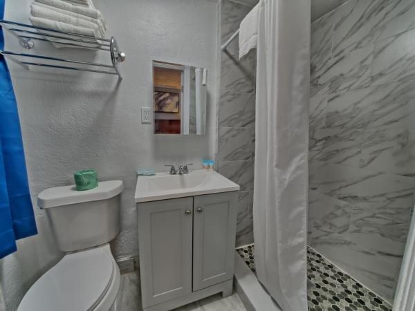 Aqua View Motel : photo 4 de la chambre chambre quadruple standard avec 2 lits doubles - non-fumeurs