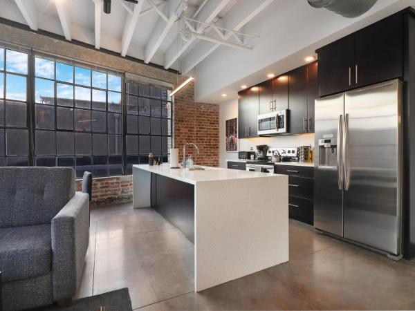 Roami at Motorworks : photo 6 de la chambre appartement 4 chambres adjacentes avec 4 salles de bains