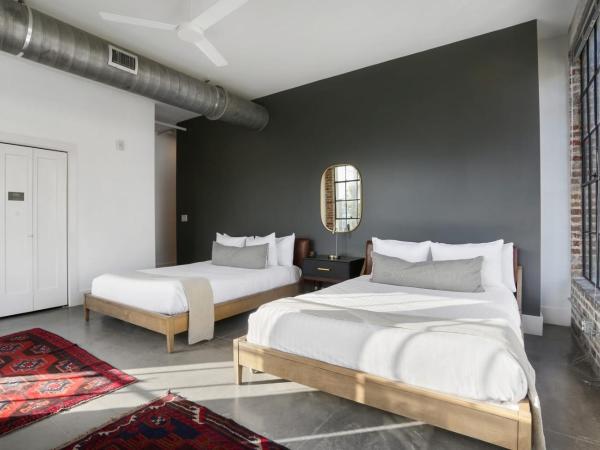 Roami at Motorworks : photo 6 de la chambre appartement adjacent avec 5 chambres et 4 salles de bains