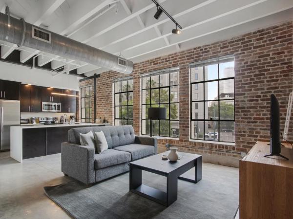 Roami at Motorworks : photo 9 de la chambre appartement adjacent avec 5 chambres et 4 salles de bains