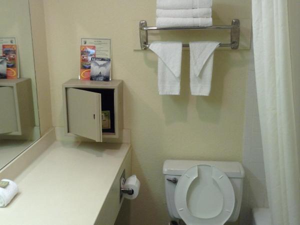 Super 8 by Wyndham New Orleans : photo 5 de la chambre chambre accessible aux personnes à mobilité réduite - non-fumeurs