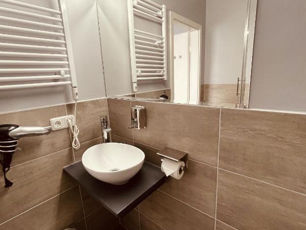 Apartment Glinde : photo 8 de la chambre chambre quadruple avec balcon 