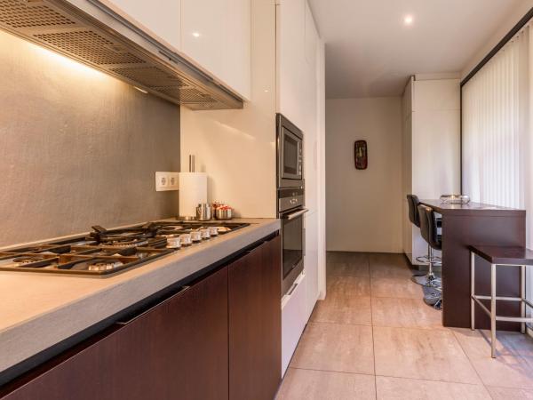 Black Pearl Apartment Hotel : photo 3 de la chambre suite 2 chambres avec balcon