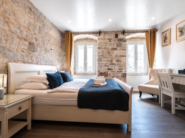 Luxury Rooms Lucija and Luka : photo 5 de la chambre chambre double ou lits jumeaux de luxe - vue sur vieille ville - narodni trg 9