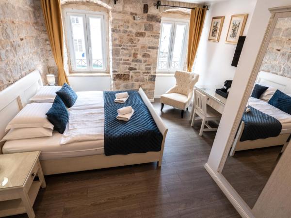 Luxury Rooms Lucija and Luka : photo 7 de la chambre chambre double ou lits jumeaux de luxe - vue sur vieille ville - narodni trg 9