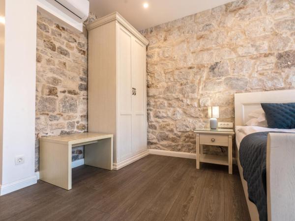 Luxury Rooms Lucija and Luka : photo 10 de la chambre chambre double ou lits jumeaux de luxe - vue sur vieille ville - narodni trg 9