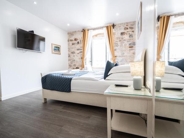 Luxury Rooms Lucija and Luka : photo 8 de la chambre chambre double ou lits jumeaux supérieure - vue sur vieille ville - narodni trg 9