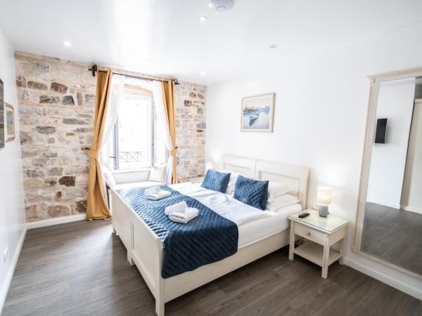 Luxury Rooms Lucija and Luka : photo 4 de la chambre chambre double ou lits jumeaux supérieure - vue sur vieille ville - narodni trg 9