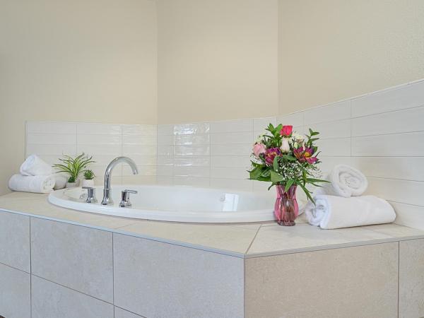 The Portlander Inn and Marketplace : photo 4 de la chambre chambre lit king-size avec baignoire spa - animaux domestiques interdits