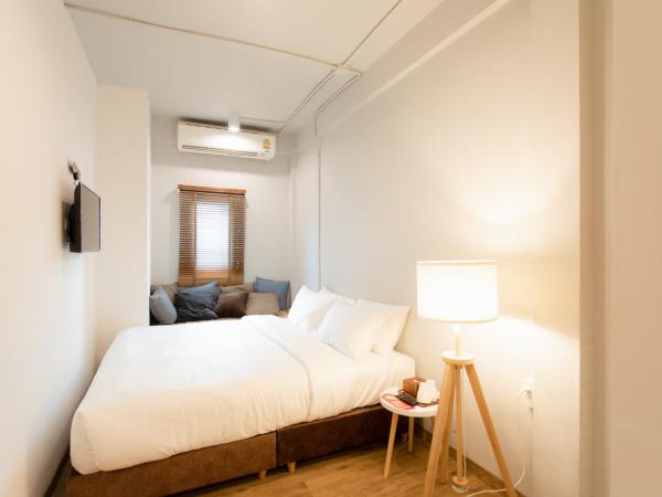 Hotel PAPA Bangkok Siriraj : photo 6 de la chambre chambre king supérieure avec salle de bains privative