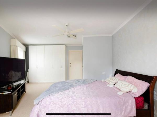 Guest ensuite 7 minutes from airport : photo 4 de la chambre chambre double