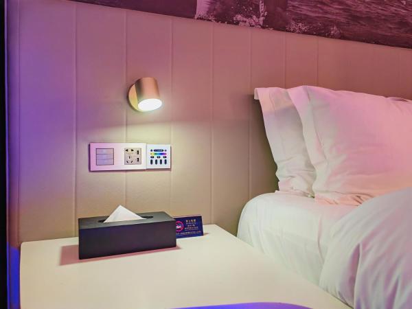 Movietel Shenzhen : photo 6 de la chambre deluxe movive room king bed