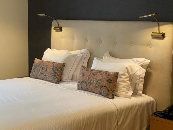 Hotel Sete Colinas : photo 2 de la chambre chambre double supérieure avec lit d'appoint