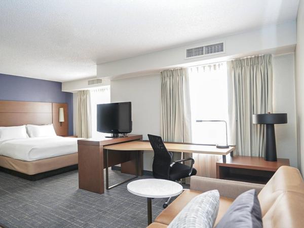 Residence Inn Colorado Springs North/Air Force Academy : photo 1 de la chambre studio lit queen-size avec canapé-lit