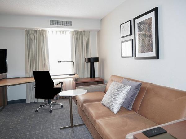 Residence Inn Colorado Springs North/Air Force Academy : photo 2 de la chambre studio lit queen-size avec canapé-lit