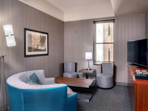 Courtyard Boston Copley Square : photo 9 de la chambre suite lit queen-size 1 chambre