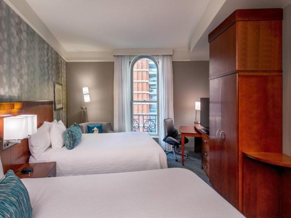 Courtyard Boston Copley Square : photo 8 de la chambre suite lit queen-size 1 chambre