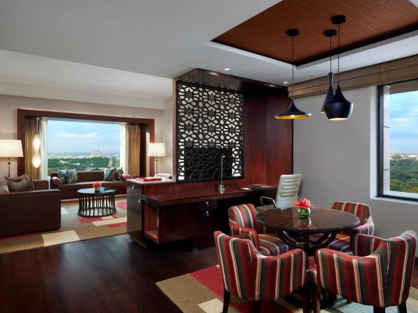 JW Marriott Hotel Bengaluru : photo 1 de la chambre cubbon suite club lounge access