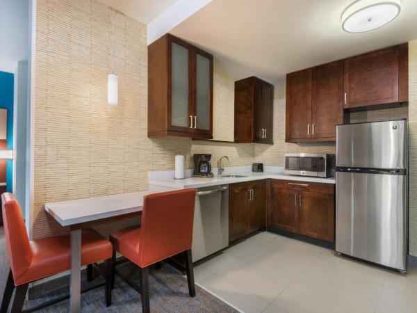 Residence Inn by Marriott Charlotte City Center : photo 1 de la chambre studio lit king-size avec canapé-lit