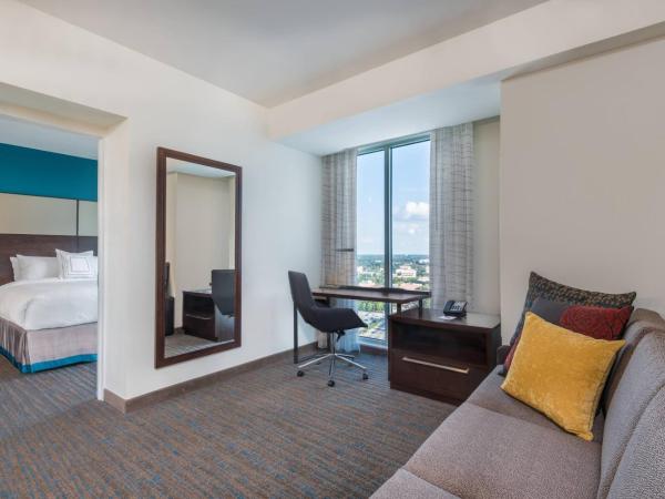 Residence Inn by Marriott Charlotte City Center : photo 1 de la chambre suite 1 chambre lit king-size avec canapé-lit