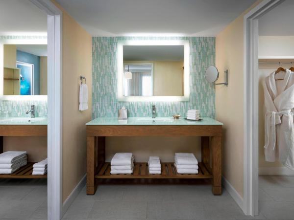 Walt Disney World Dolphin : photo 5 de la chambre suite junior lit king-size deluxe avec alcôve et canapé-lit - entrée anticipée aux parcs à thèmes disney incluse