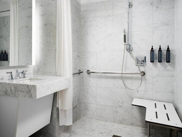 The Westin Philadelphia : photo 5 de la chambre chambre lit king-size traditionnelle avec douche accessible en fauteuil roulant - adaptée aux personnes à mobilité réduite