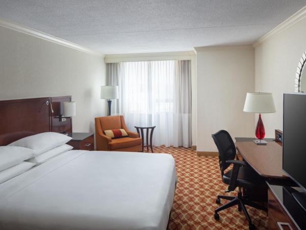 Indianapolis Marriott East : photo 1 de la chambre chambre lit king-size