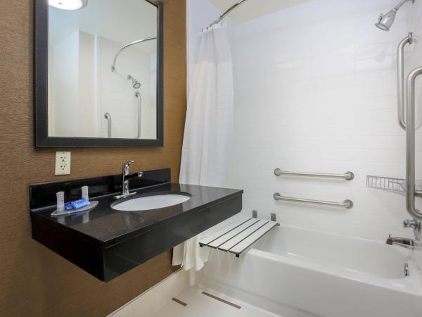 Fairfield by Marriott Inn & Suites Las Vegas Stadium Area : photo 3 de la chambre suite avec 2 lits doubles et canapé-lit
